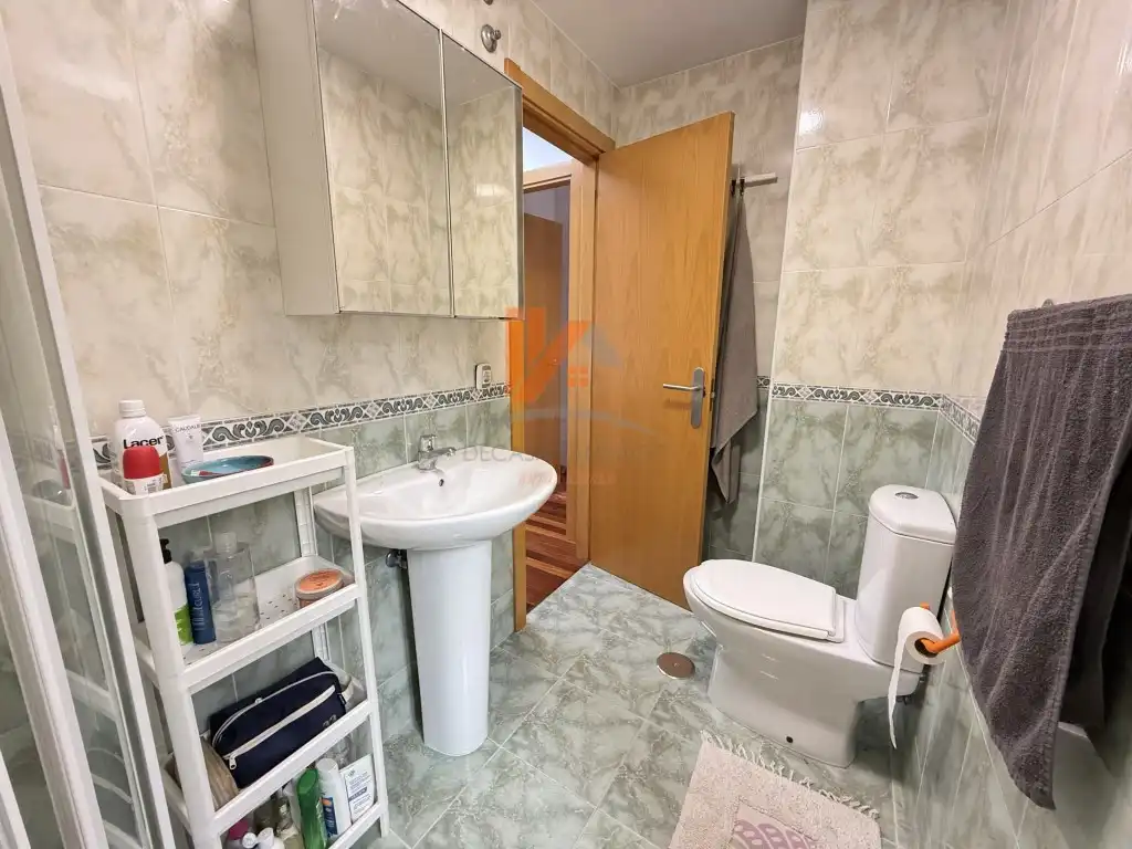 Badezimmer von Maisonette zum Verkauf in Ames mit Möbliert