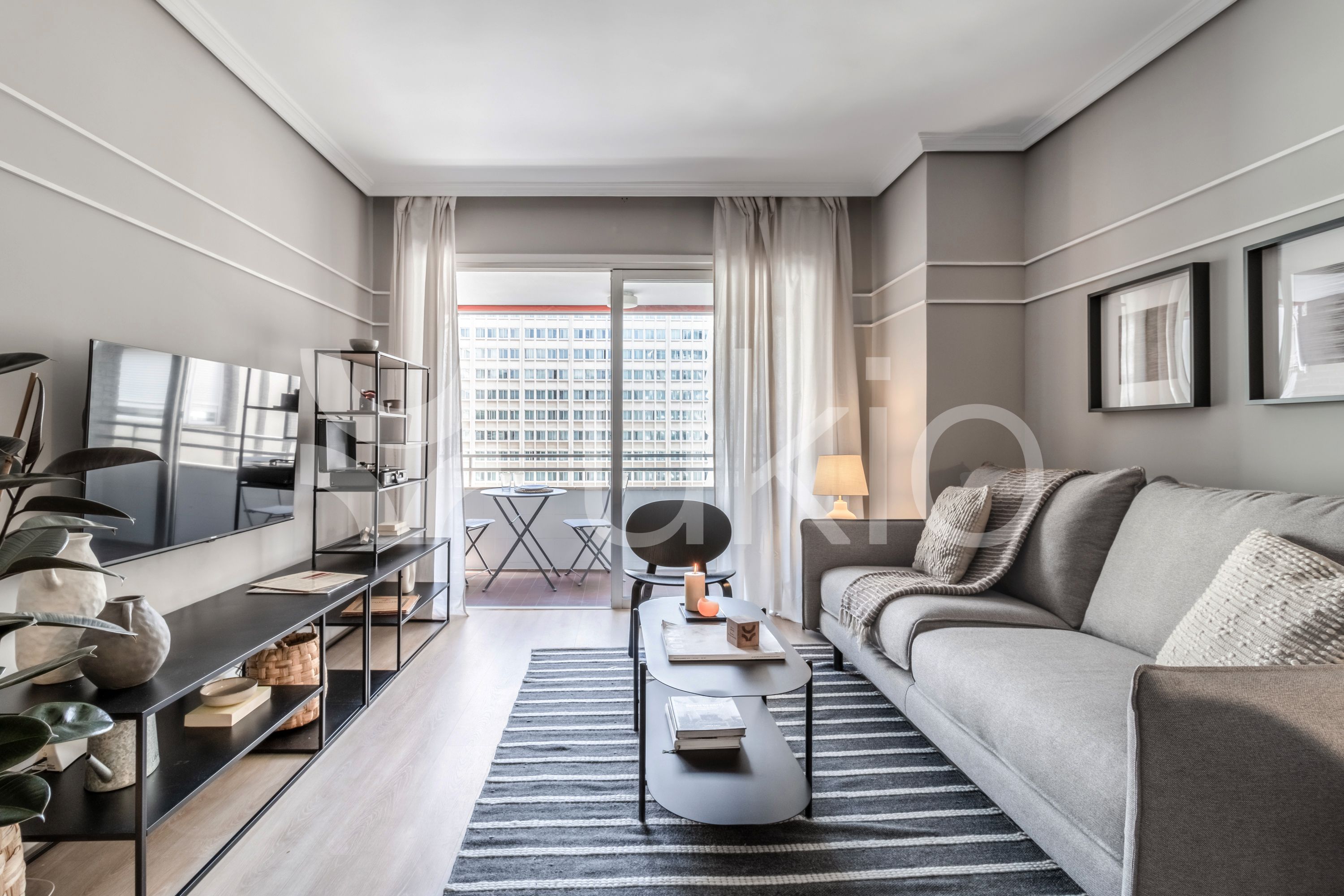 Sala d'estar de Apartament de lloguer en  Madrid Capital amb Aire condicionat, Calefacció i Moblat