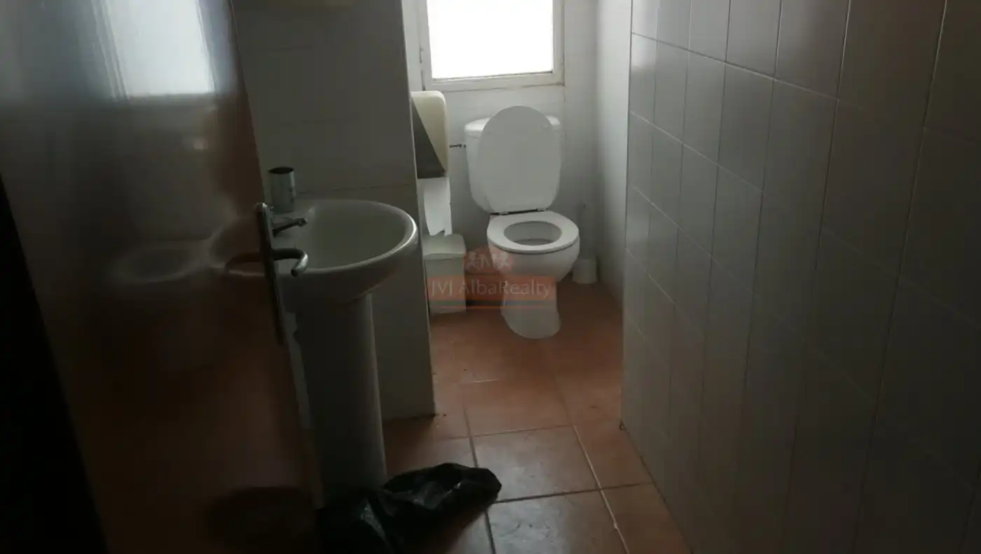 Badezimmer von Büro zur Miete in Albacete mit Klimaanlage