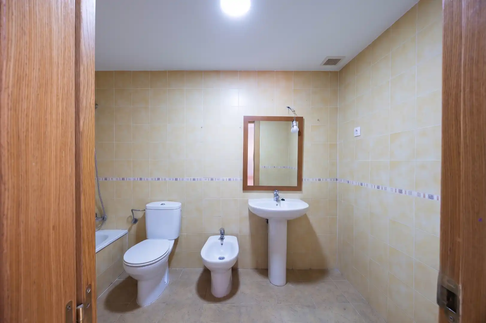 Bathroom of Flat for sale in Gerindote  with Storage room and Community pool