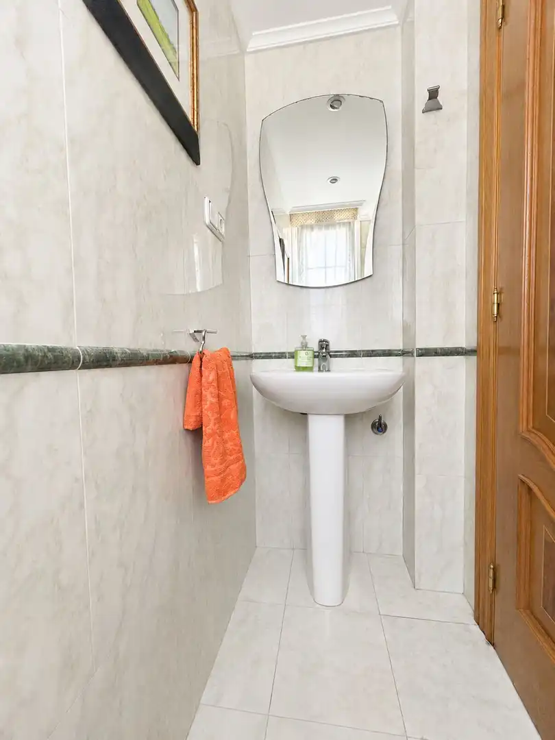 Bany de Casa o xalet en venda en Laredo amb Terrassa, Moblat i Balcó