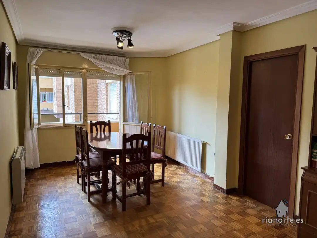 Comedor de Piso en venta en Ribadesella con Calefacción