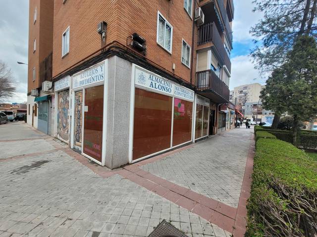 Local comercial en Alquiler en Avenida de las Provincias, 14 en La Serna