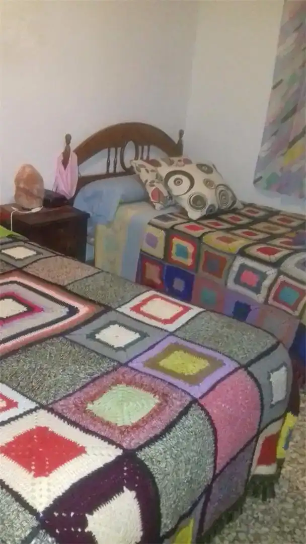 Habitación de Casa adosada en venta en Benalúa, Granada