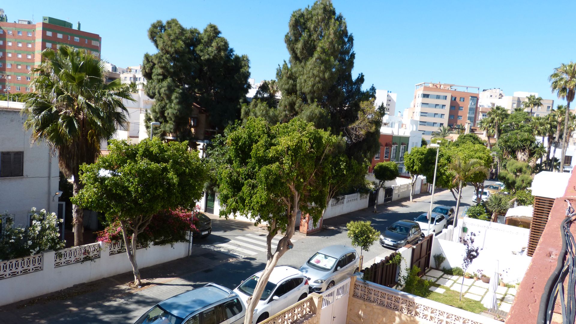 Vista exterior de Casa o xalet en venda en  Almería Capital amb Aire condicionat, Jardí privat i Terrassa