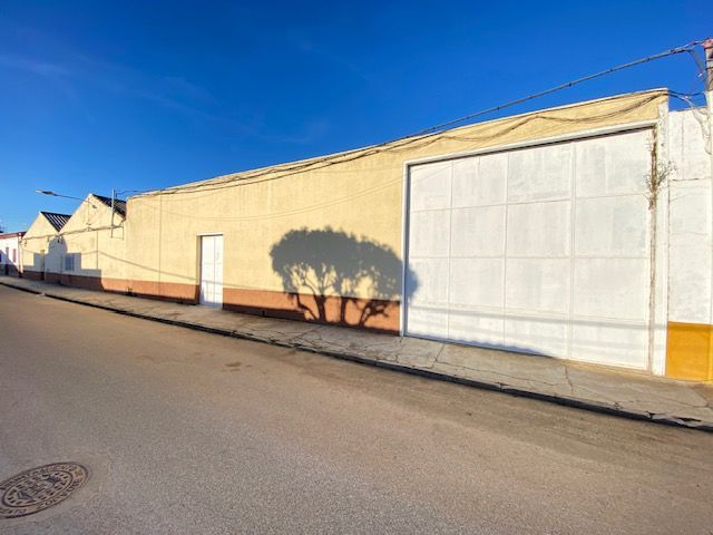 Vista exterior de Nave industrial en venta en Badajoz Capital