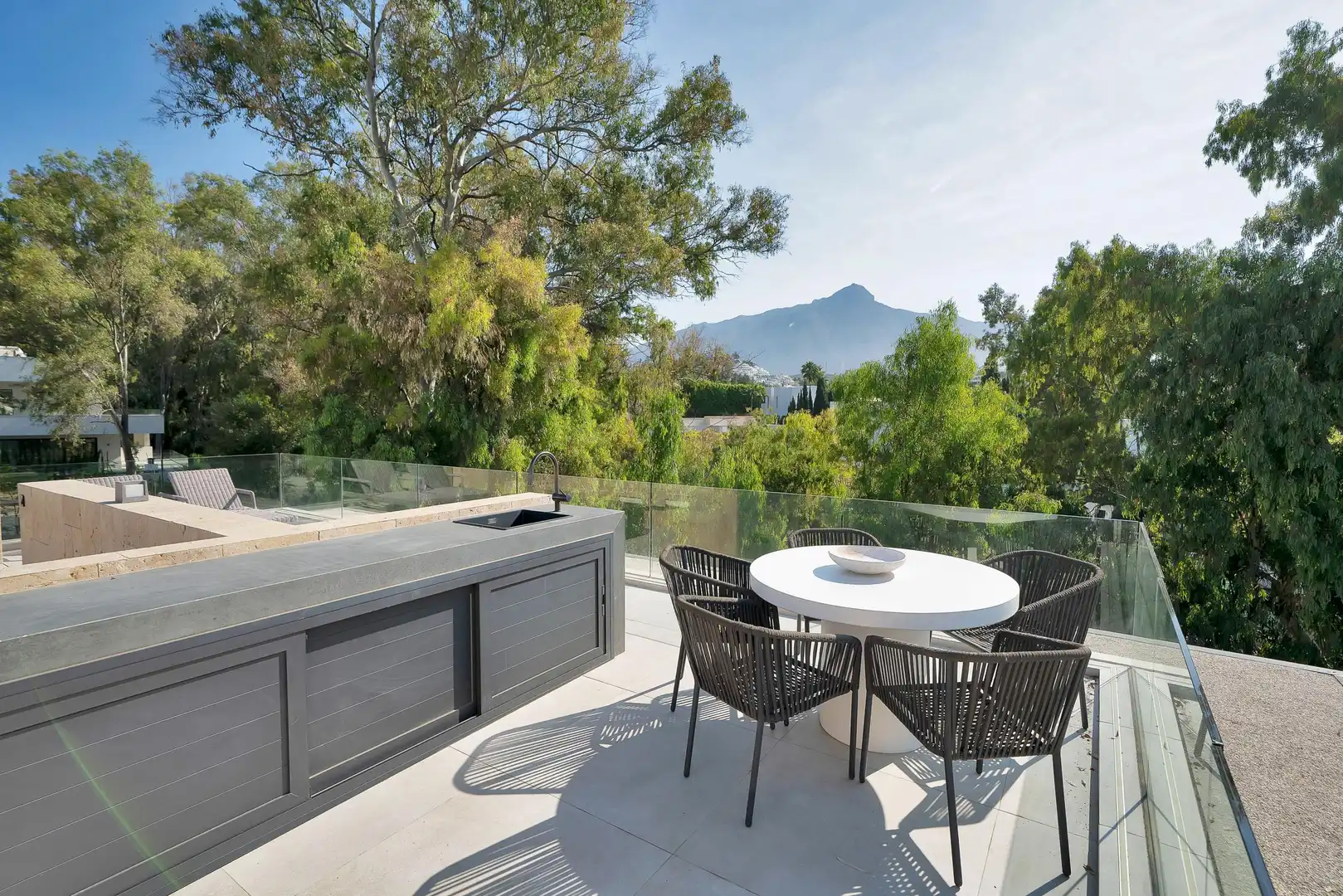 Terraza de Casa o chalet en venta en Marbella con Aire acondicionado, Calefacción y Jardín privado