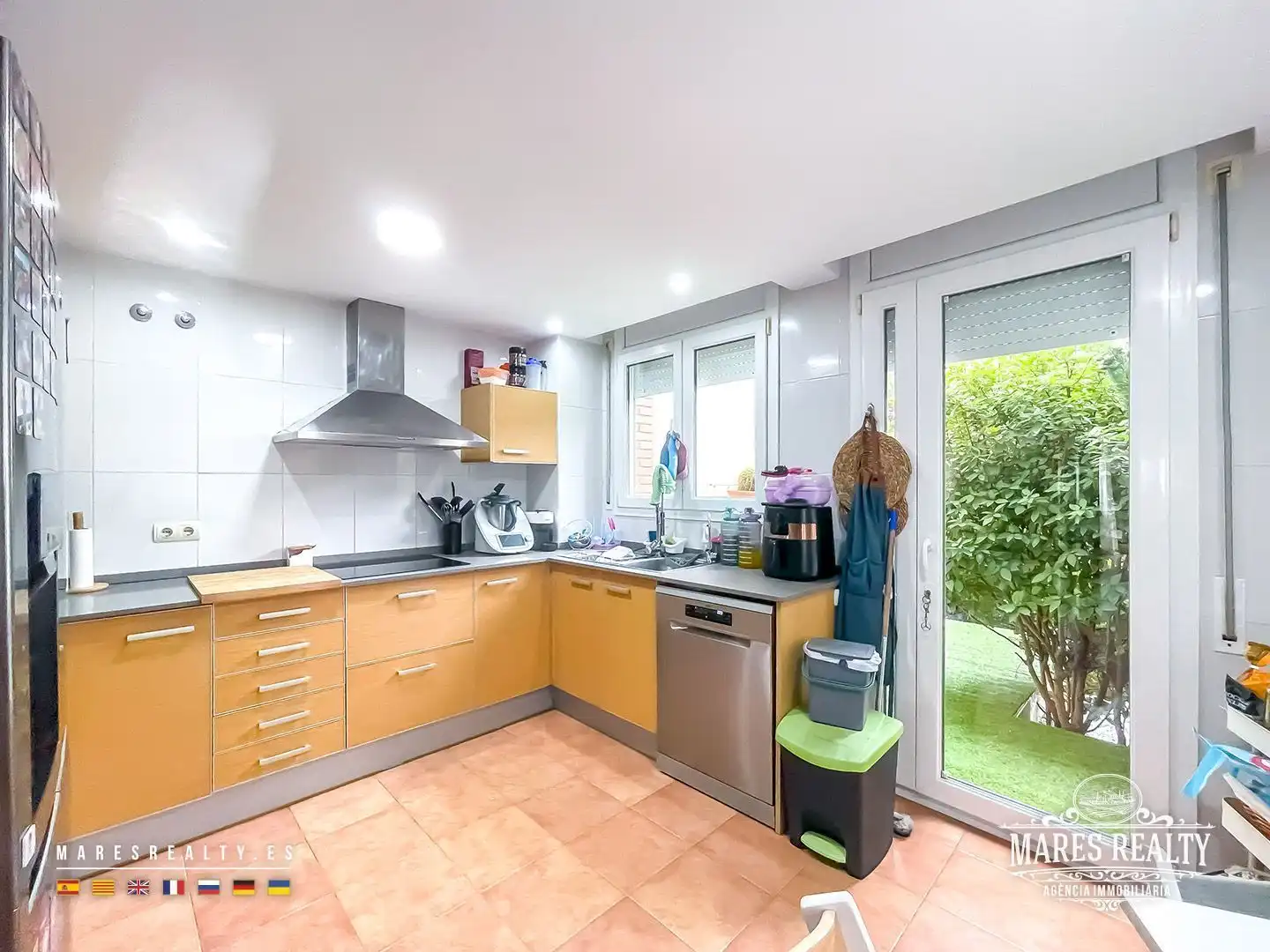 Cocina de Casa adosada en venta en Canet de Mar con Aire acondicionado, Calefacción y Jardín privado