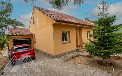 Außenansicht von Haus oder Chalet zum verkauf in Zarzuela del Monte mit Terrasse