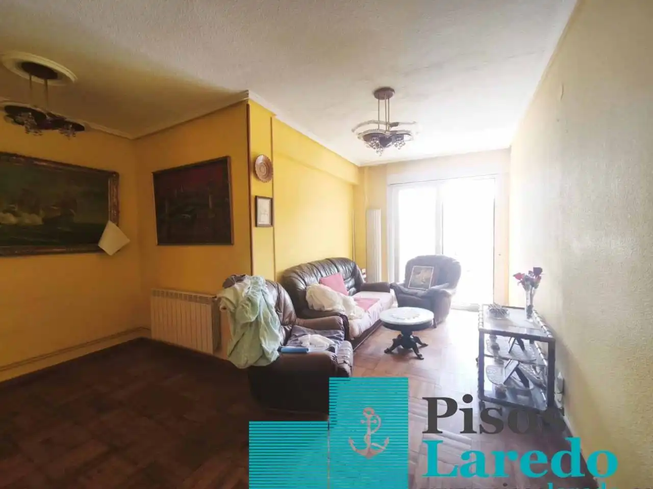 Sala d'estar de Pis en venda en Laredo amb Calefacció, Parquet i Terrassa
