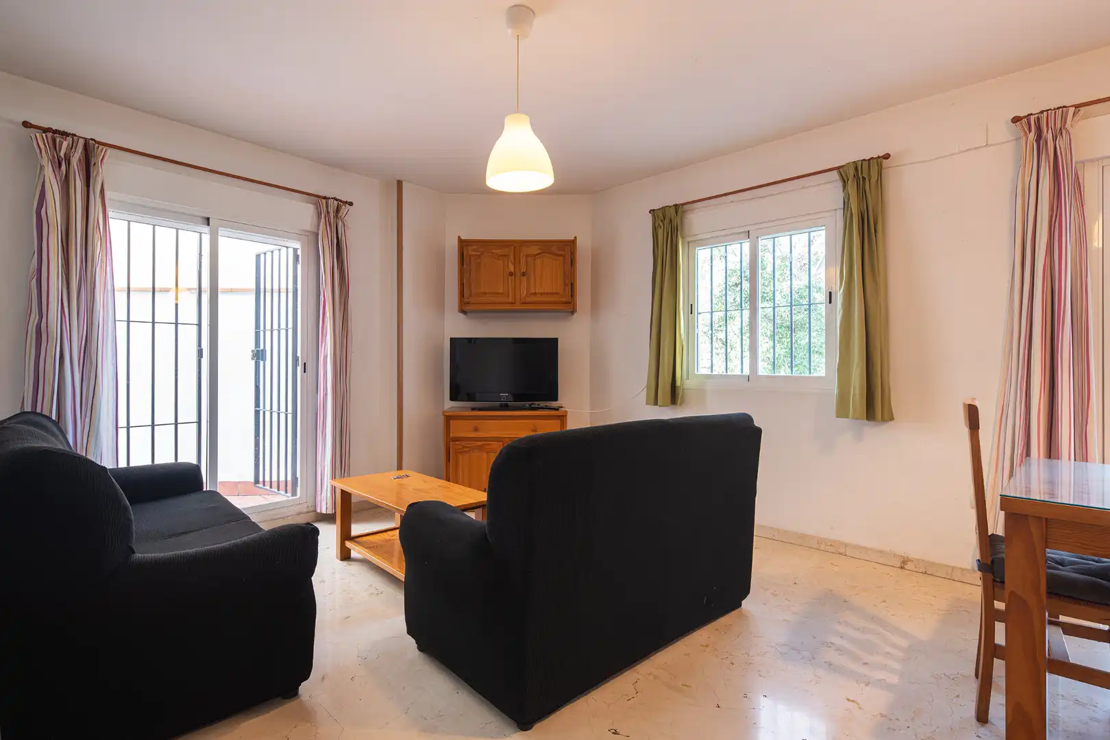 Sala de estar de Piso en venta en Güéjar Sierra con Aire acondicionado, Terraza y Amueblado