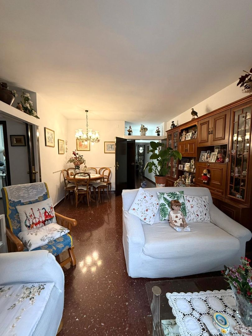 Living room of Flat for sale in  Barcelona Capital  with Furnished and Balcony
