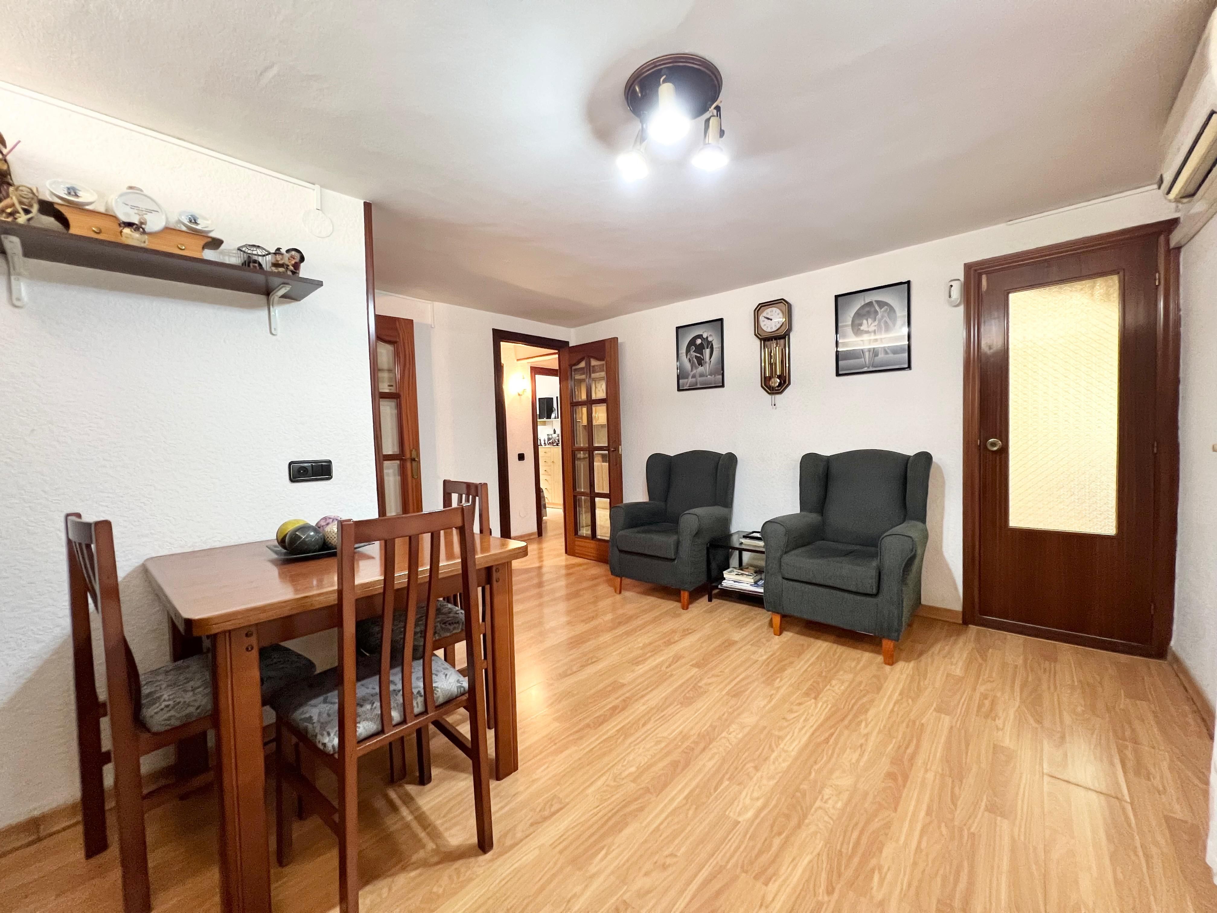 Sala d'estar de Pis en venda en L'Hospitalet de Llobregat amb Balcó