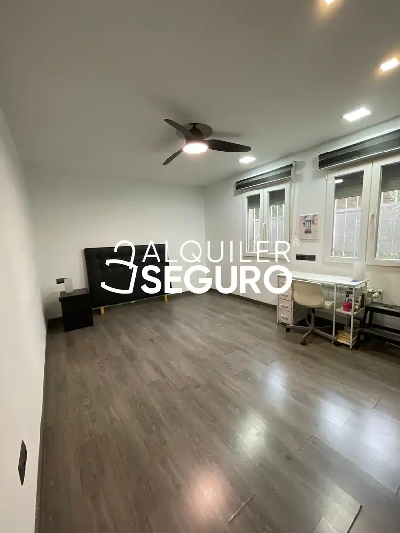 Bedroom of Flat for rent in Madrid  with Air Conditioner and Heating