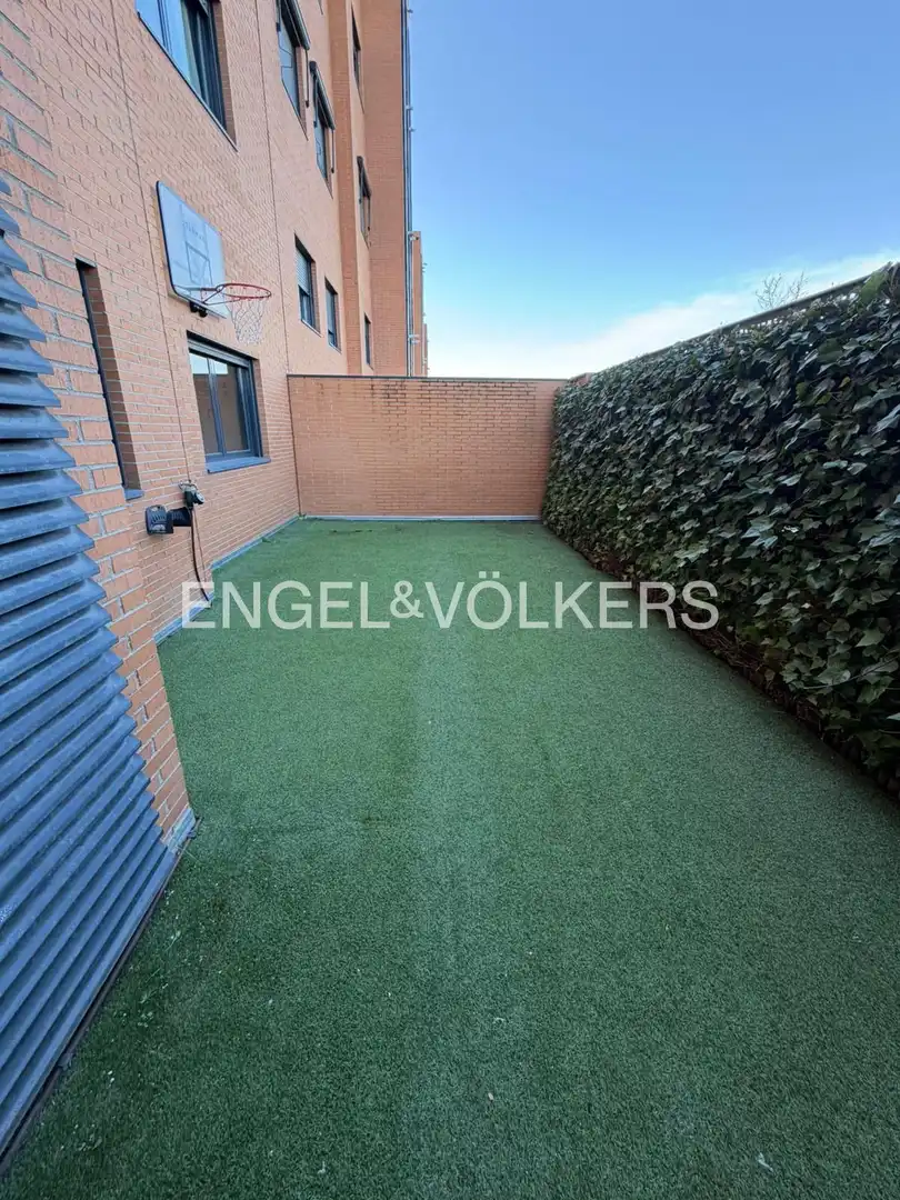 Terraza de Apartamento de alquiler en San Sebastián de los Reyes con Aire acondicionado, Calefacción y Jardín privado