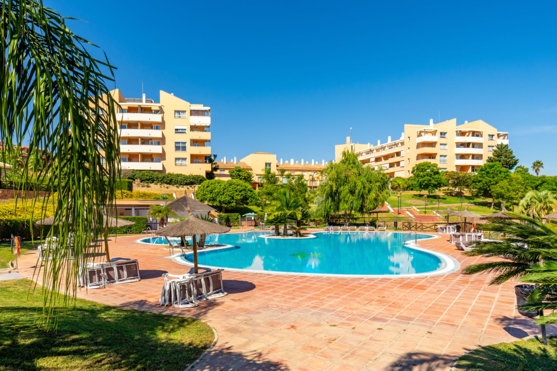 Piscina de Casa adosada de lloguer en Alhaurín de la Torre amb Aire condicionat, Jardí privat i Terrassa