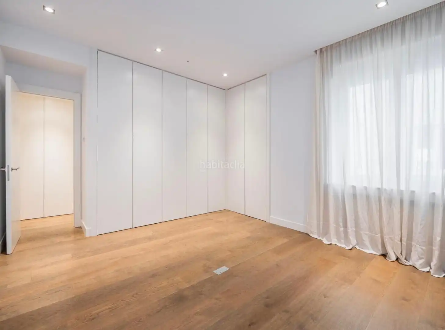Schlafzimmer von Wohnung zum Verkauf in Barcelona mit Terrasse und Gemeinschaftspool