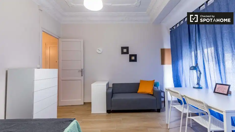 Bedroom of Flat for rent in Valencia  with Air Conditioner, Heating and Furnished