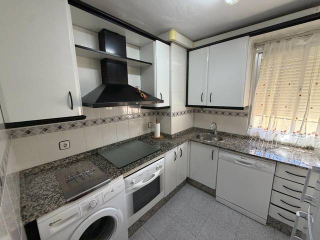 Piso en Venta en Calle de Servando Camúñez en La Pastora - La Estación