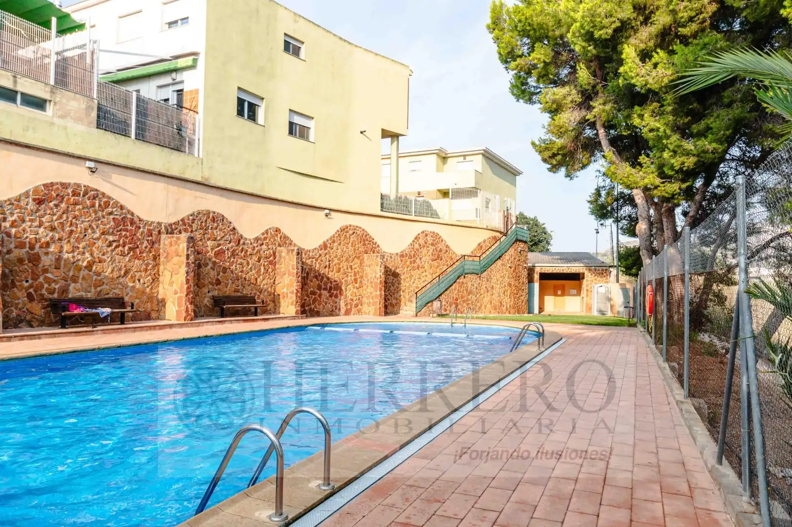 Piscina de Casa adosada en venda en Almoines amb Aire condicionat, Calefacció i Jardí privat