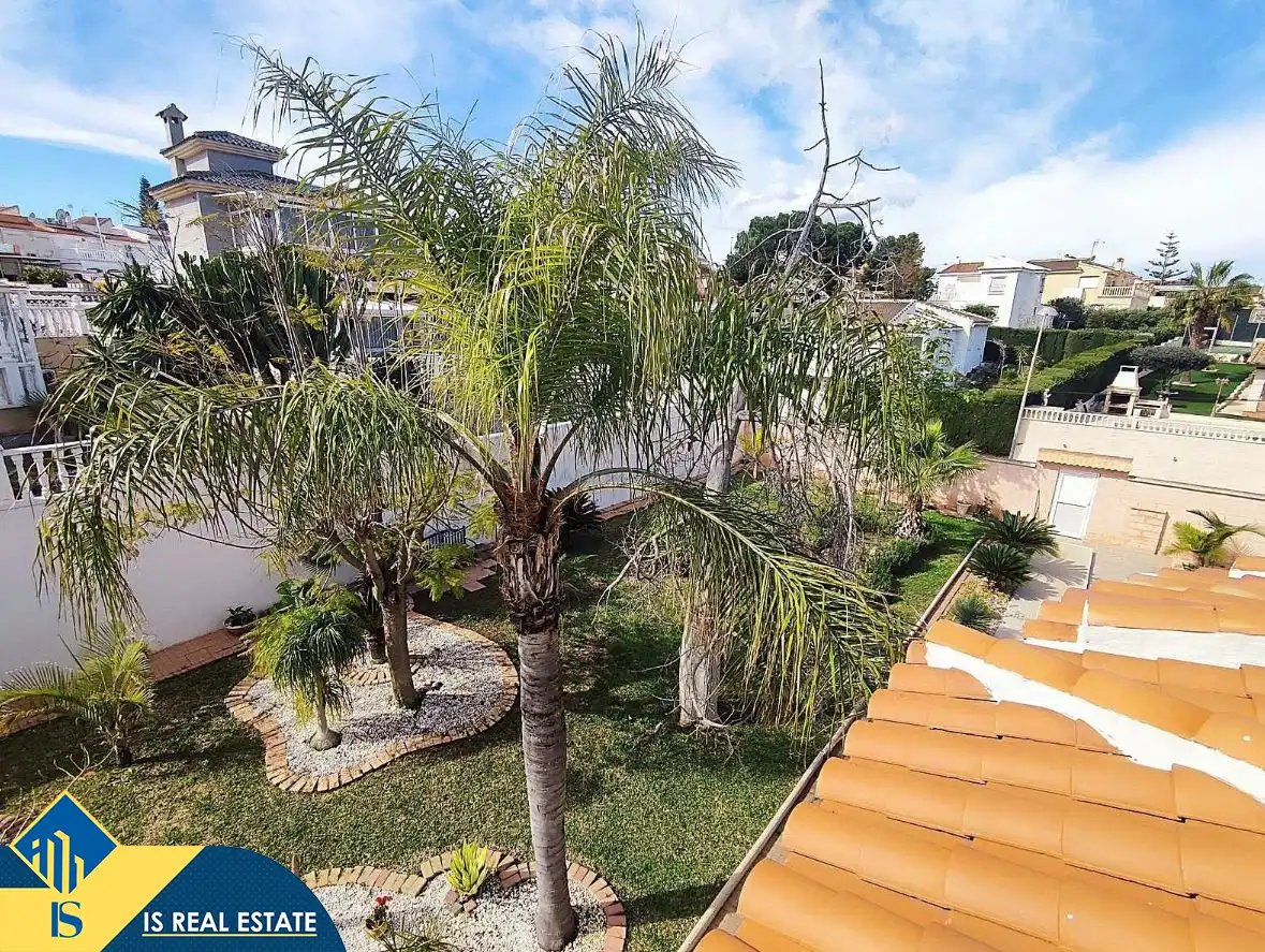 Chalet con piscina en venta en Los Balcones - Los Altos, imagen 28