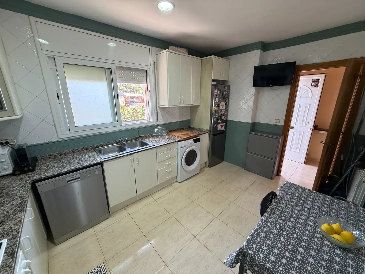 Küche von Haus oder Chalet zum Verkauf in Bigues i Riells del Fai mit Klimaanlage, Privatgarten und Schwimmbad