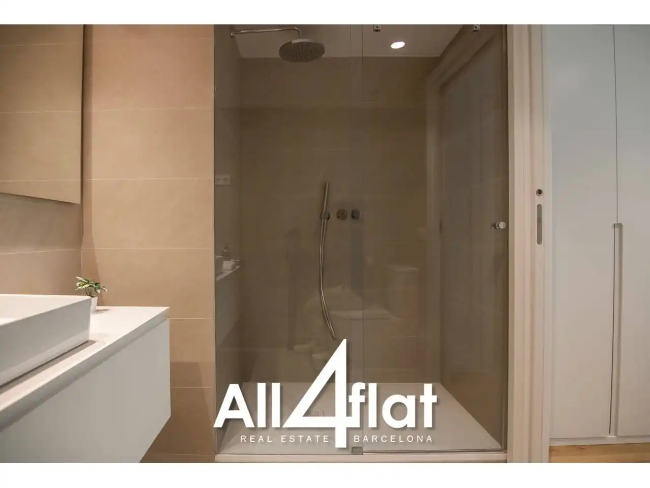 Bathroom of Flat for rent in Barcelona  with Air Conditioner, Heating and Furnished