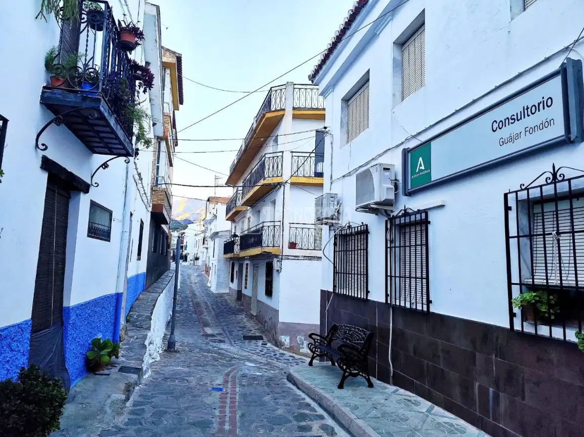 Vista exterior de Casa adosada en venda en Los Guájares amb Terrassa