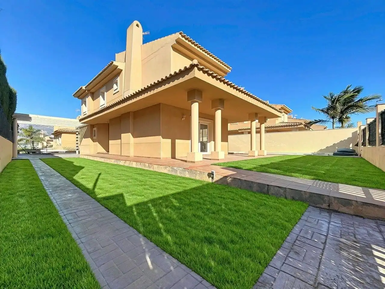 Vista exterior de Casa o chalet en venta en Benidorm con Aire acondicionado, Calefacción y Jardín privado