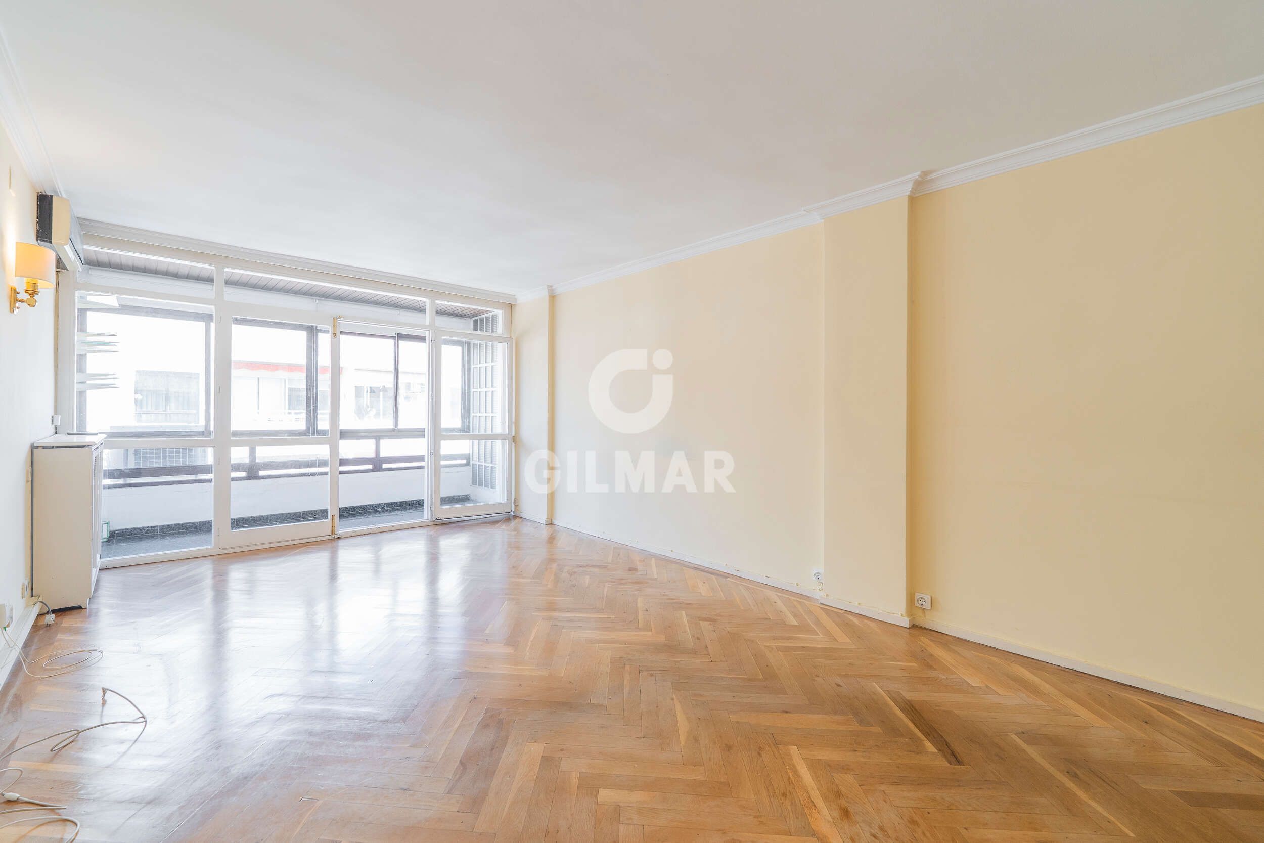 Living room of Flat for sale in  Madrid Capital  with Heating, Storage room and Balcony