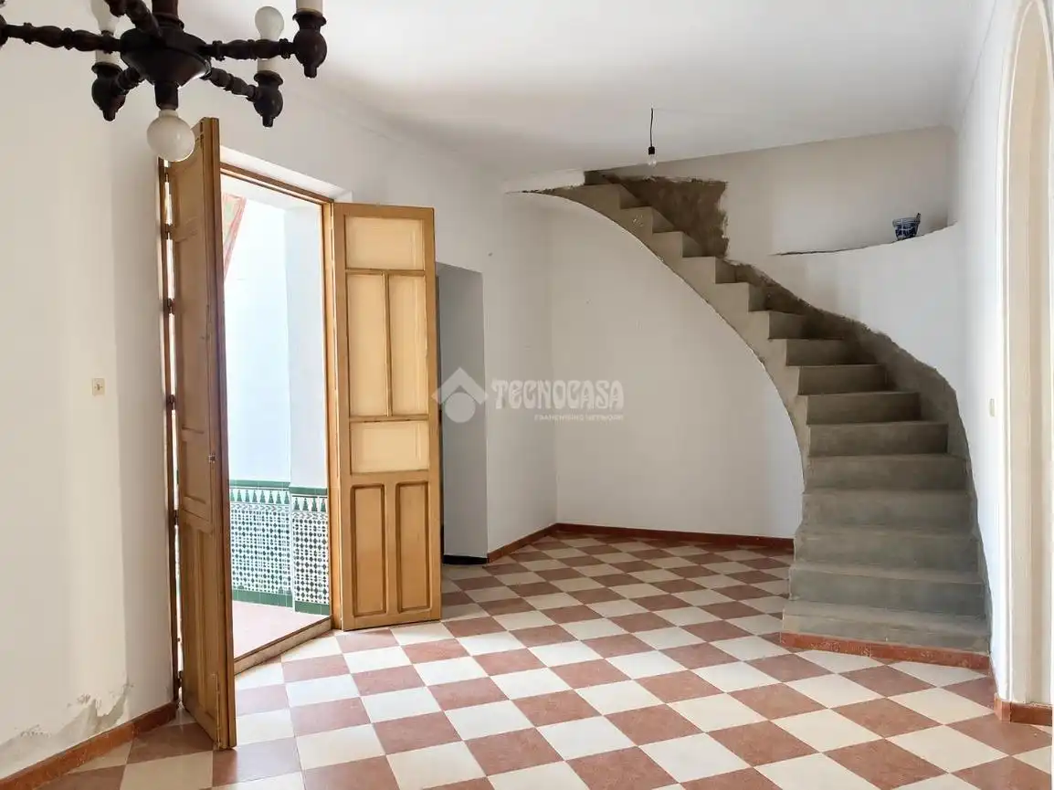 Casa aparellada amb terrassa en venda a Pilas, imagen 11