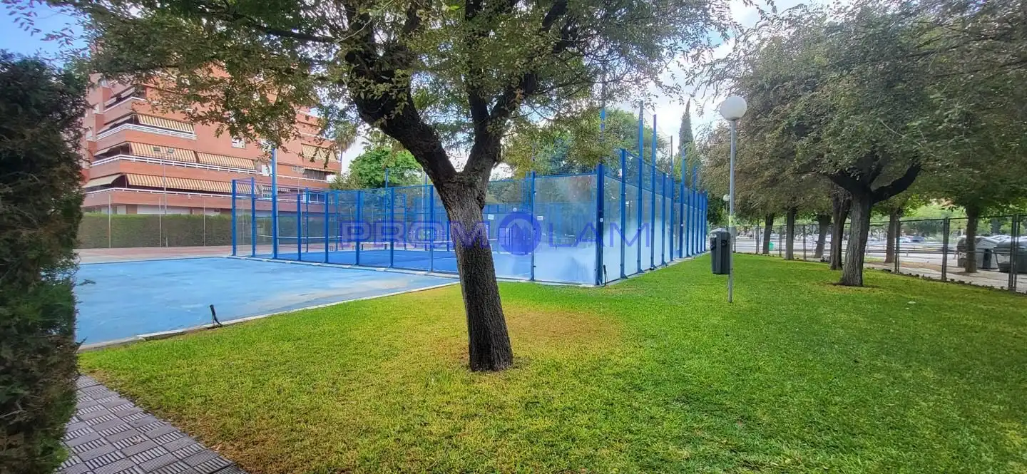 Vista exterior de Planta baja en venta en Sevilla