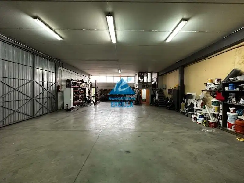 Industrial building for sale in Berezi Nagusia Kalea