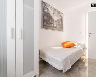 Bedroom of Flat to share in  Valencia Capital  with Air Conditioner and Terrace