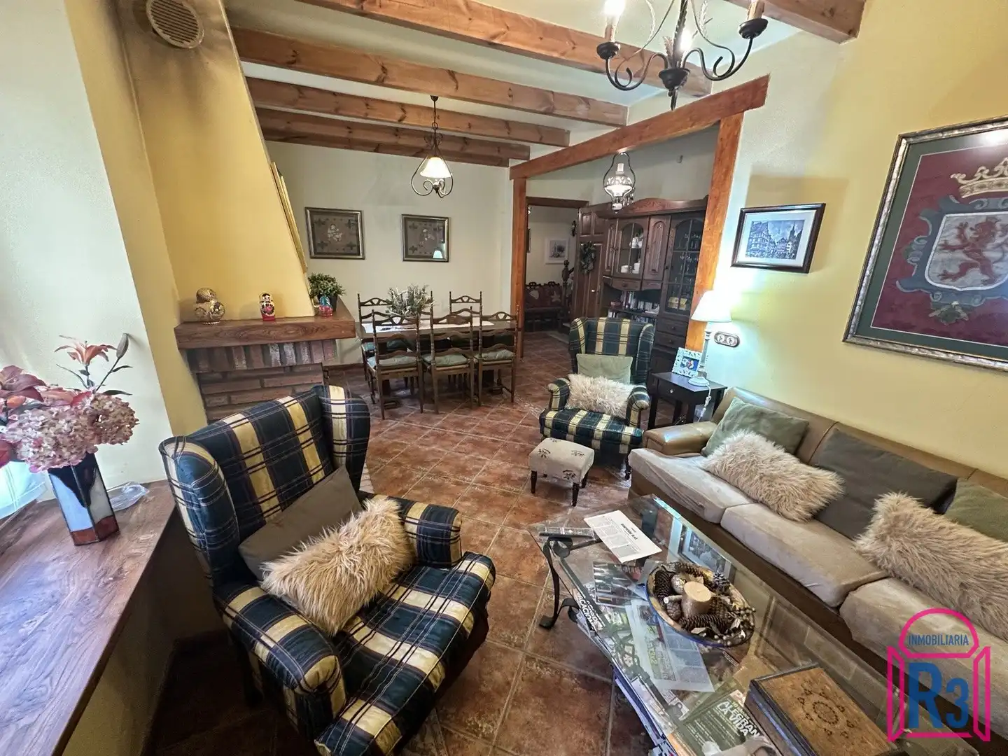 Sala d'estar de Casa o xalet en venda en Matallana de Torío amb Moblat
