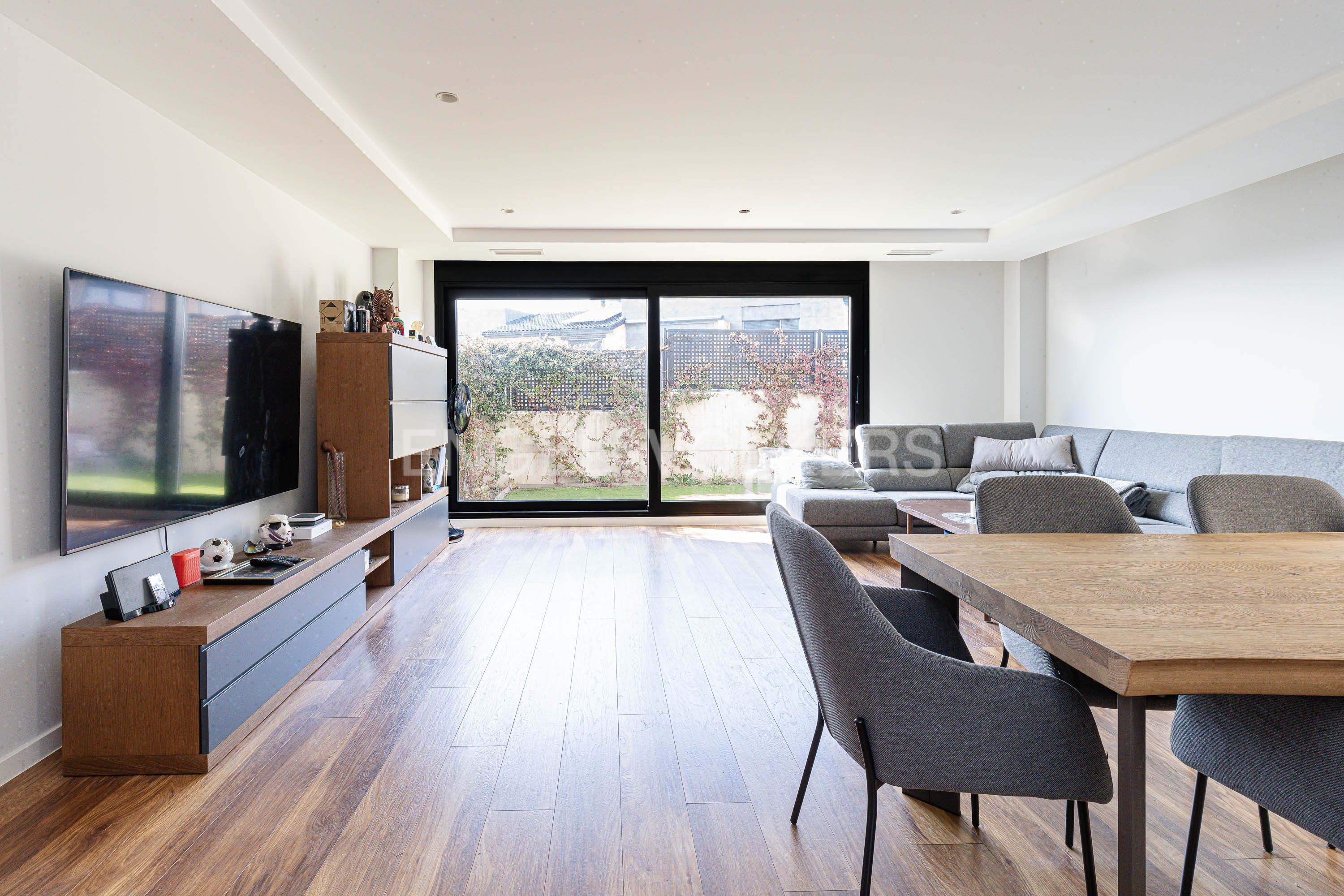 Living room of Single-family semi-detached for sale in Boadilla del Monte  with Air Conditioner, Heating and Private garden