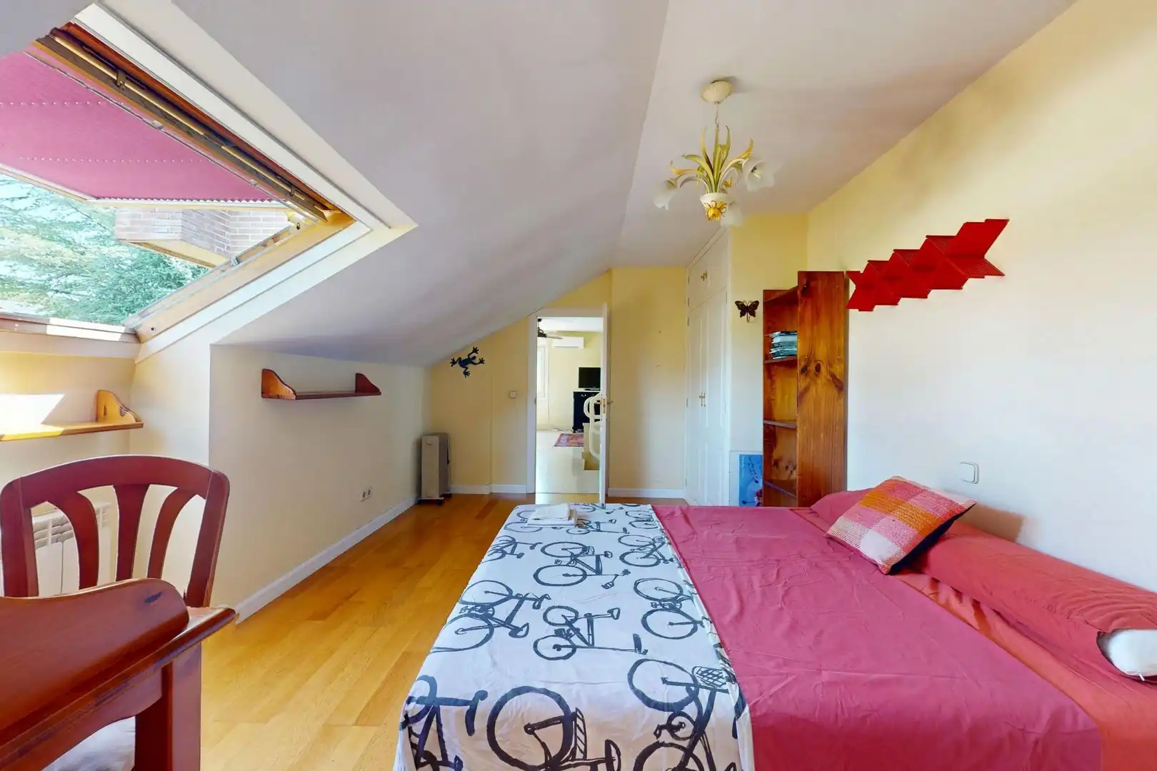 Habitación de Casa o chalet en venta en Las Rozas de Madrid con Aire acondicionado, Calefacción y Jardín privado