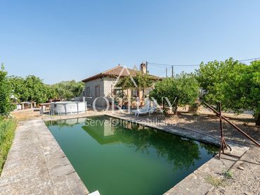 Casa con piscina en venta en del Freixe