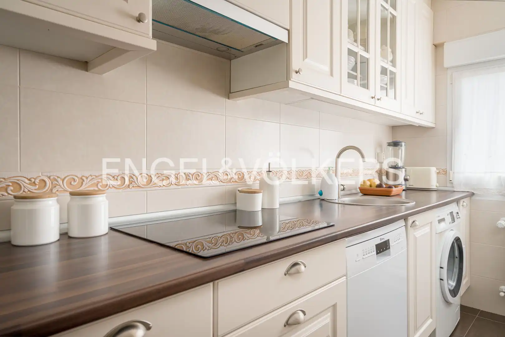 Cocina de Piso en venta en Gijón  con Calefacción, Jardín privado y Terraza
