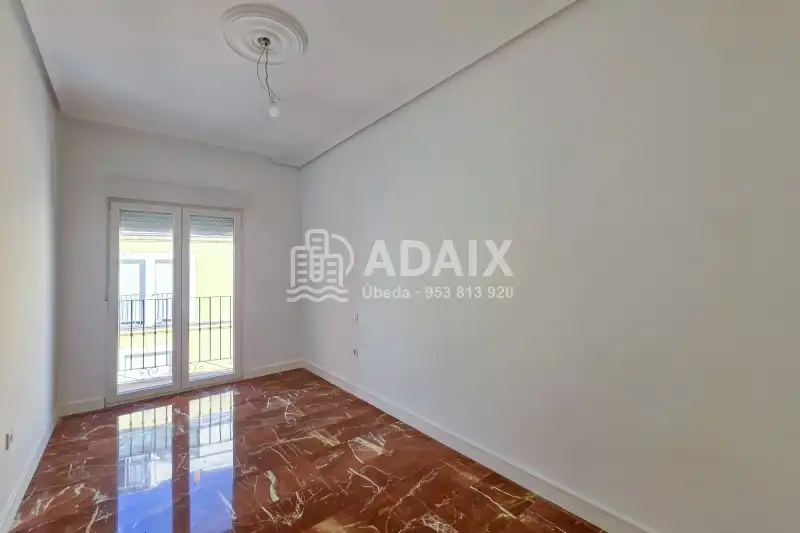 Wohnung zum Verkauf in Úbeda mit Balkon