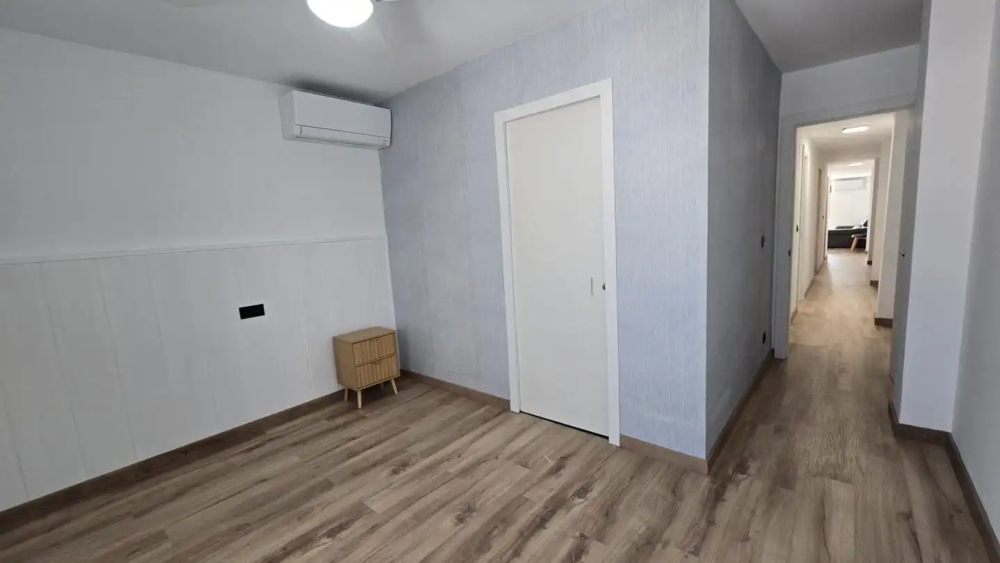 Schlafzimmer von Wohnung zur Miete in Gandia mit Klimaanlage, Terrasse und Möbliert