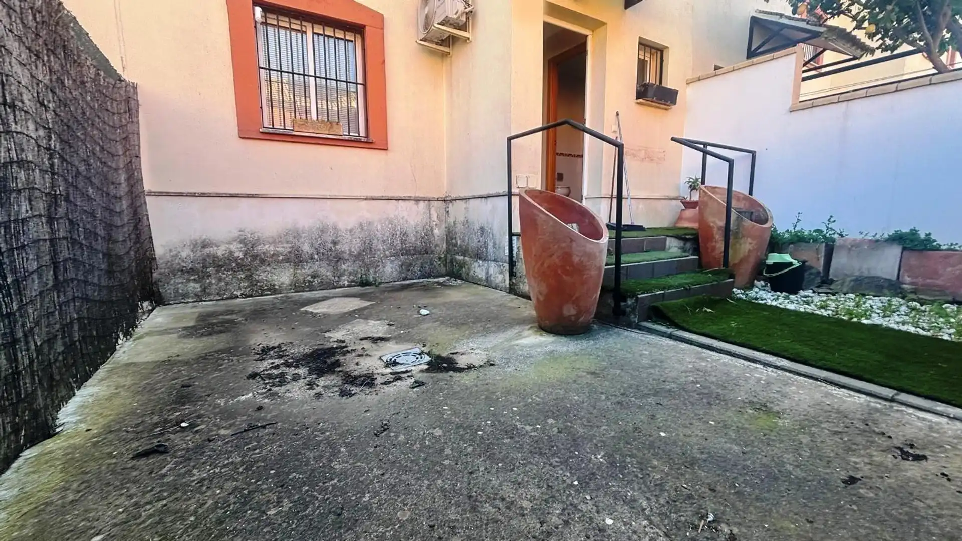 Exterior view of Single-family semi-detached for sale in Benacazón  with Air Conditioner, Storage room and Community pool