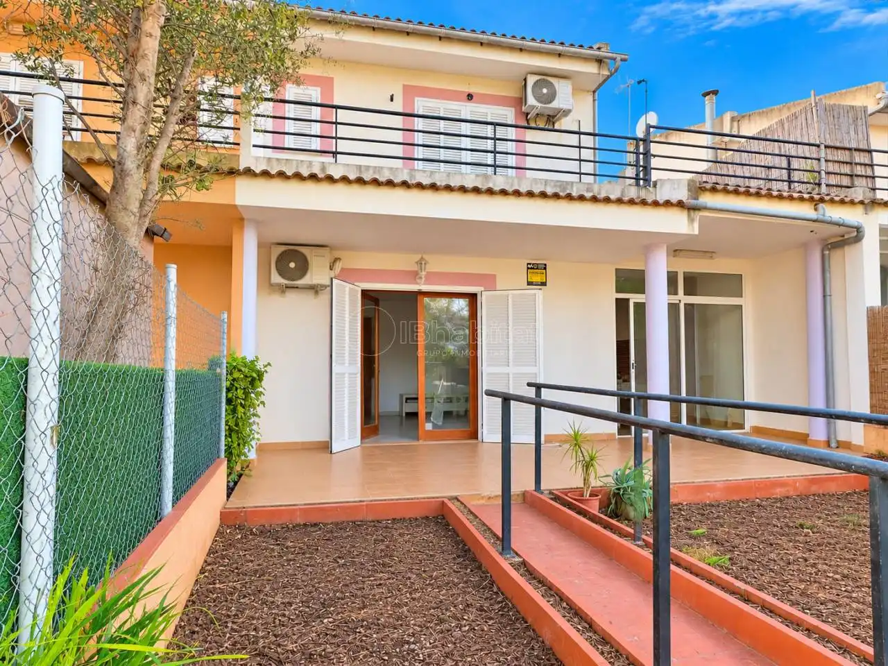 Vista exterior de Casa adosada en venta en Alcúdia con Aire acondicionado, Jardín privado y Terraza