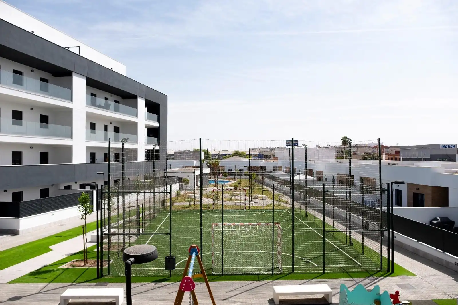 Außenansicht von Wohnung zur Miete in La Rinconada mit Klimaanlage, Heizung und Terrasse
