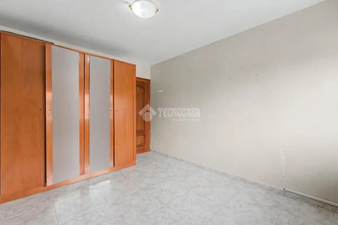 Habitación de Piso en venta en Cornellà de Llobregat con Aire acondicionado y Balcón