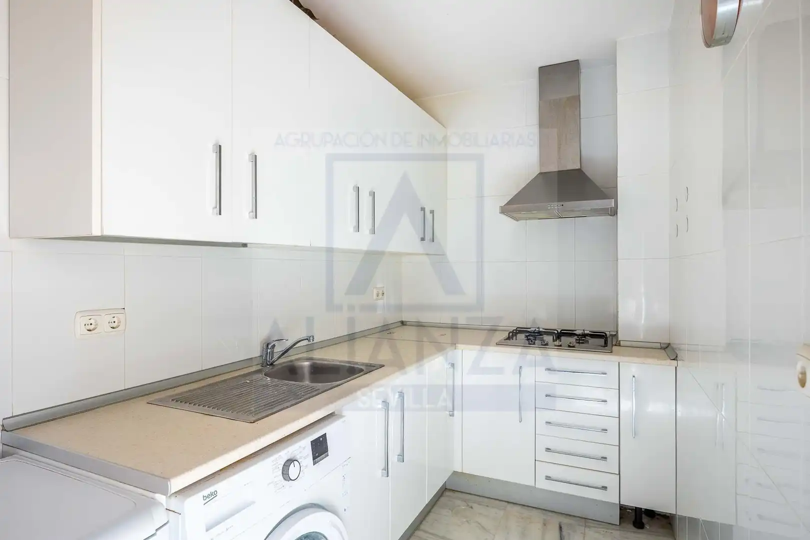 Küche von Maisonette zum Verkauf in Gines mit Klimaanlage, Terrasse und Abstellraum