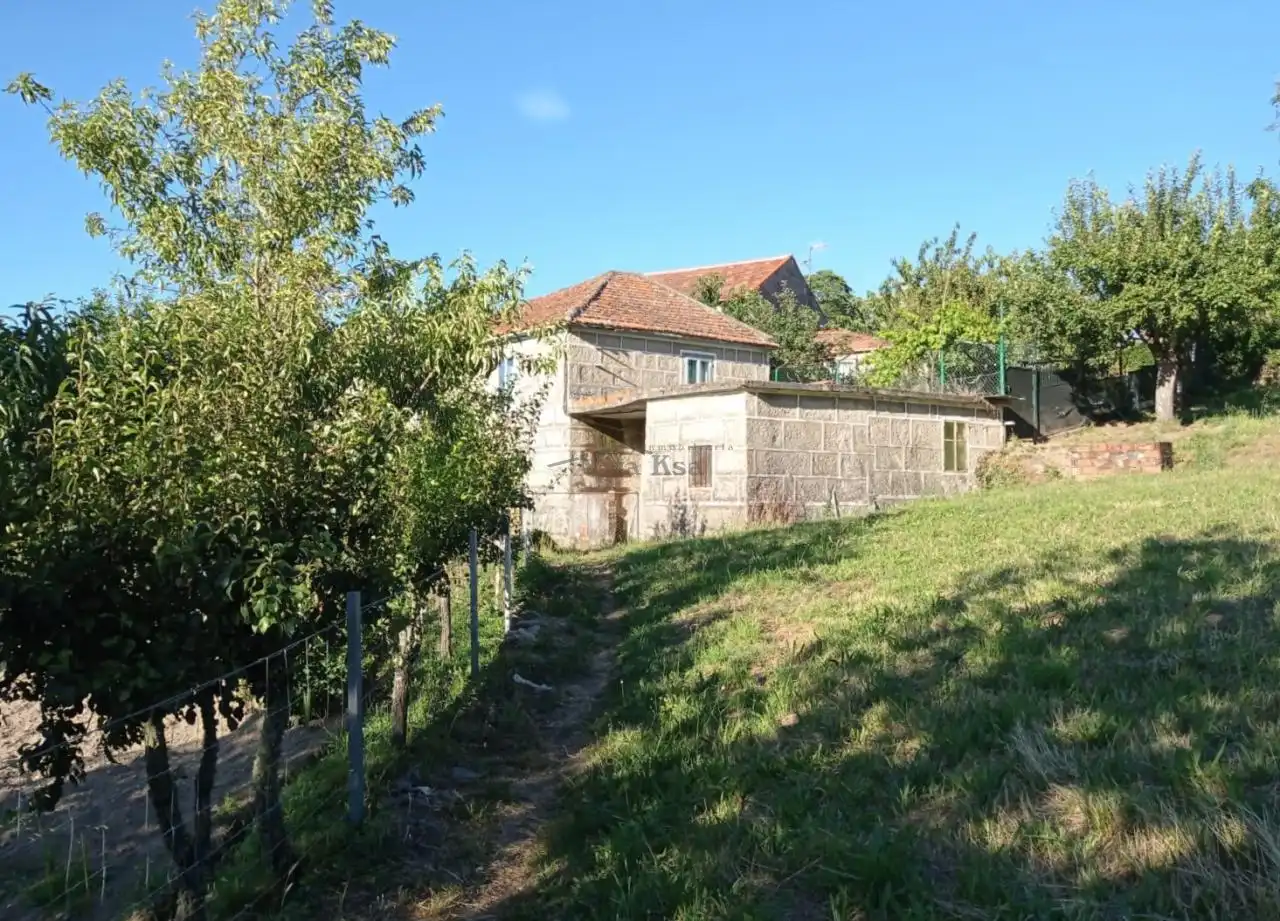Vista exterior de Casa o xalet en venda en Allariz amb Calefacció i Jardí privat