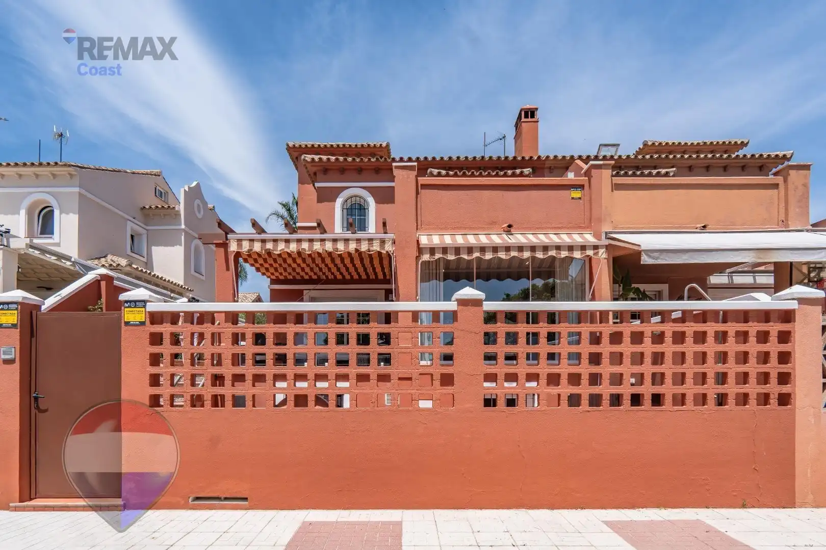 Außenansicht von Einfamilien-Reihenhaus zum Verkauf in Torremolinos mit Klimaanlage, Heizung und Terrasse