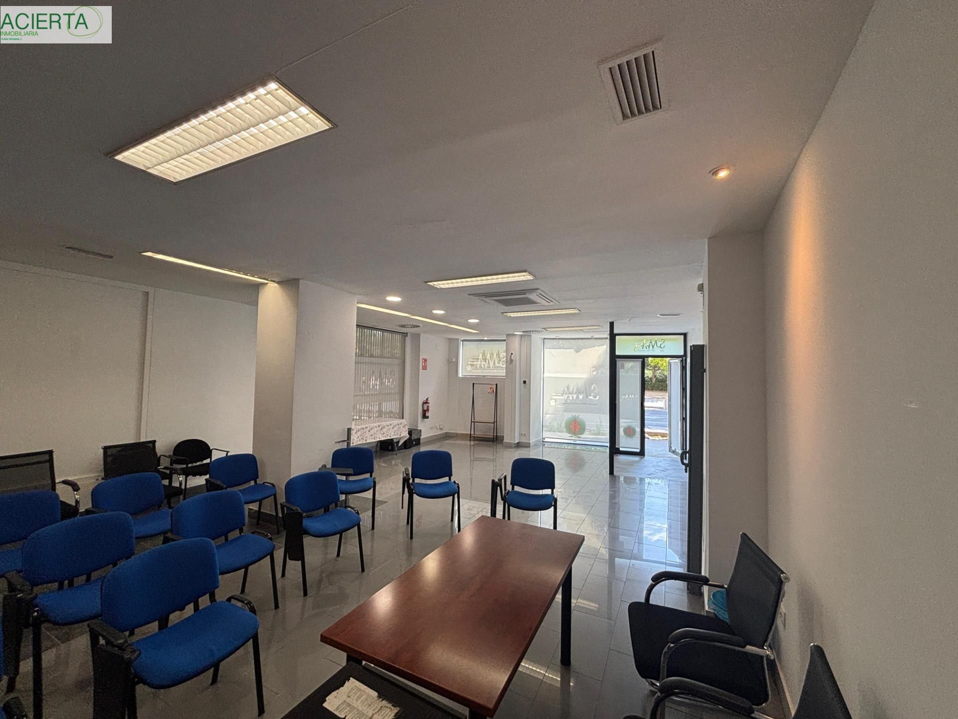 Premises to rent in  Granada Capital  with Air Conditioner