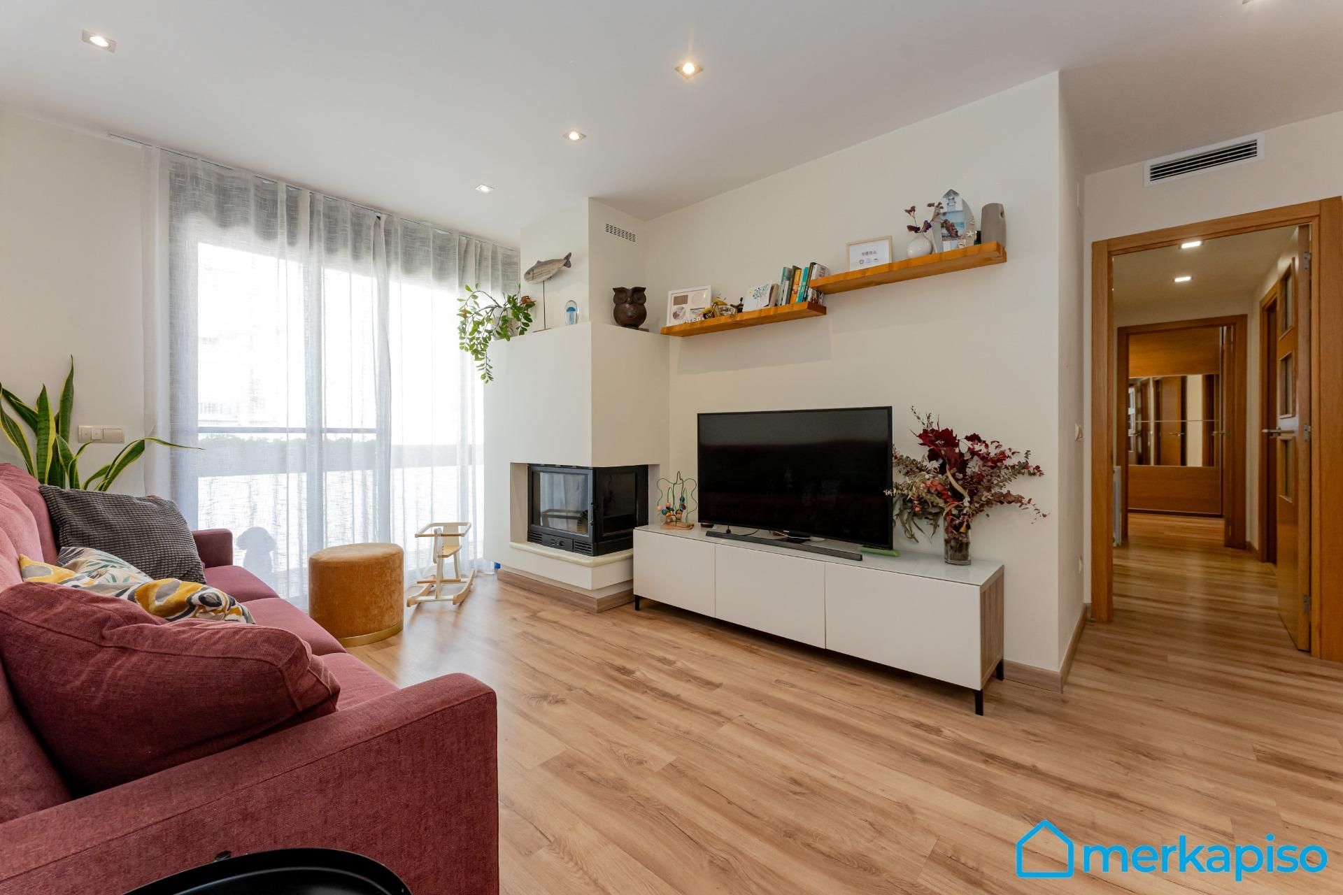 Living room of Flat for sale in Viladecans  with Air Conditioner, Heating and Parquet flooring